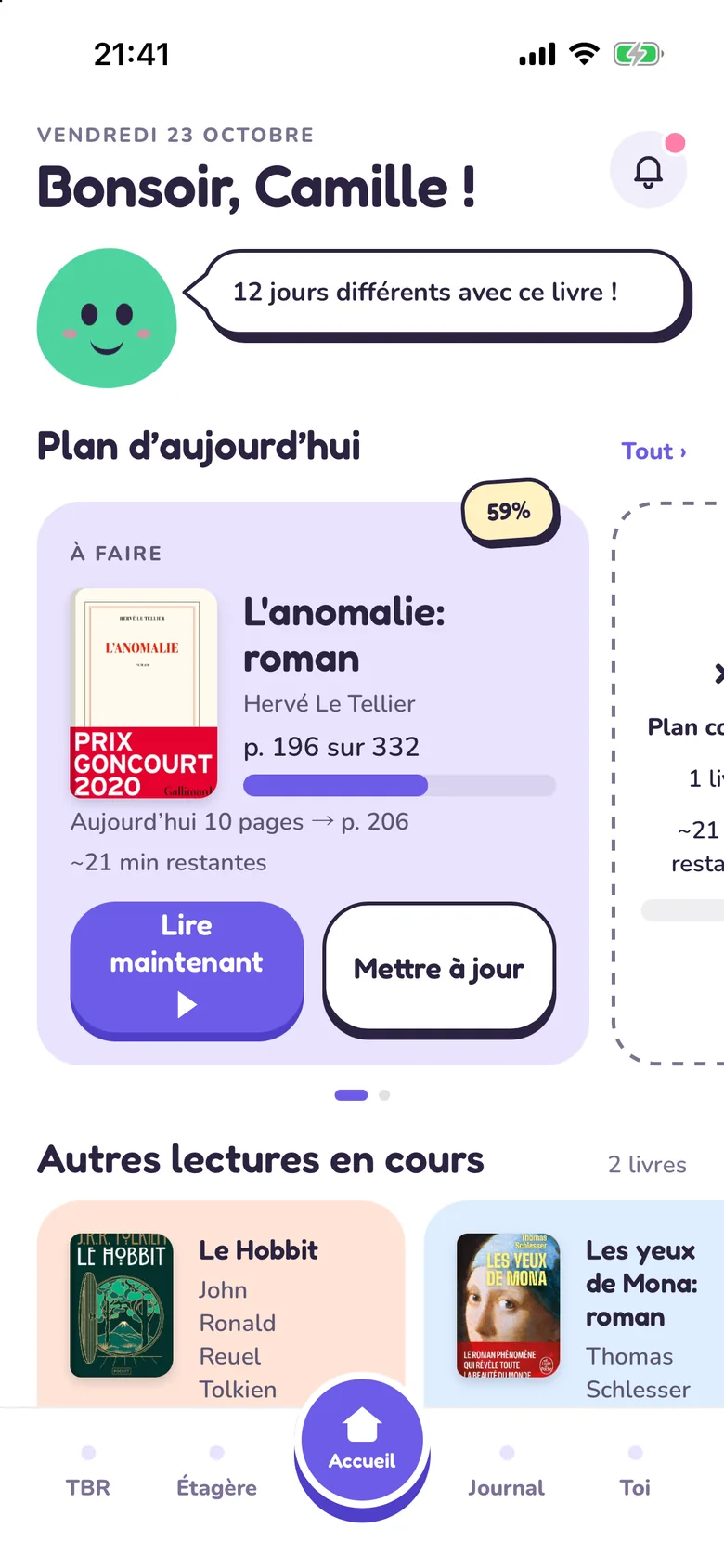 L’Accueil de Tana avec le livre en cours, le plan d’aujourd’hui et Pip.